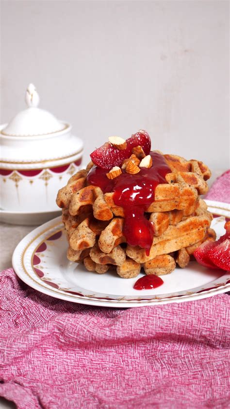 Haselnusswaffeln mit Pflaumenmus