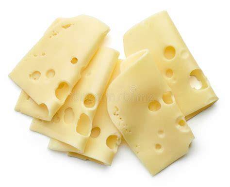 Hauchdünne Käsescheiben auf Pasta, frisch gehobelt