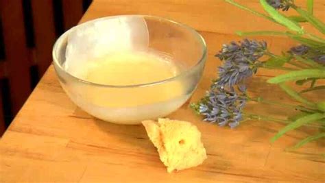 Hausgemachte Bienenwachs-Hautcreme: Zutaten und Wasserbad-Schmelzschritte