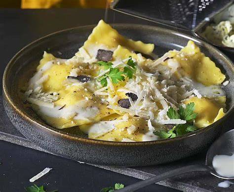 Hausgemachte Ravioli mit Eigelb und Trüffel
