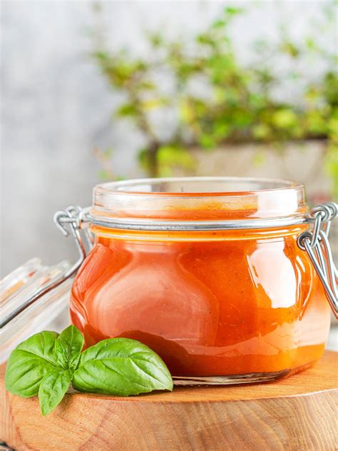 Hausgemachte Tomatensauce mit natürlichen Zutaten