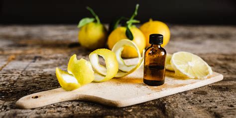 Hausmittel gegen Aphthen: Honig, Kamille, Salbei, Aloe Vera, Kurkuma