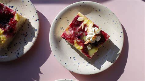 Hefeblech mit Pudding und Roter Grütze - Step-by-Step