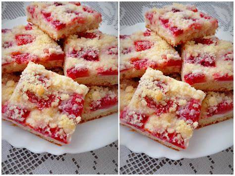 Hefekuchen mit Erdbeeren und Streuseln - viele Varianten auf einem Blech