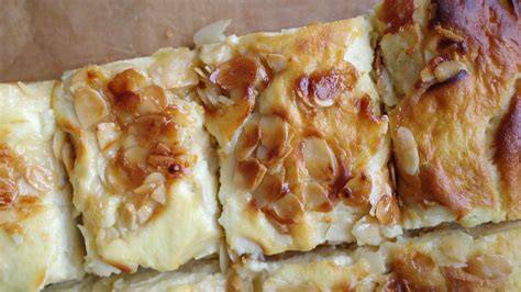 Hefekuchen mit Quark-Pudding-Füllung - unterschiedliche Variationen
