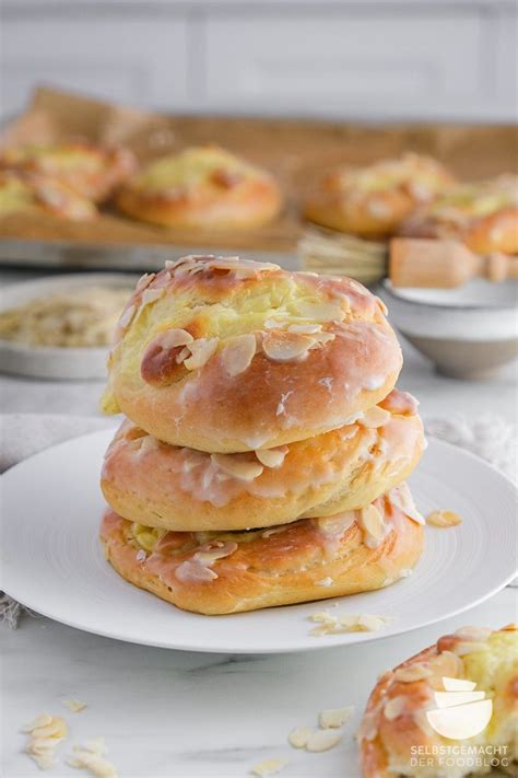 Hefeteig mit Puddingfüllung