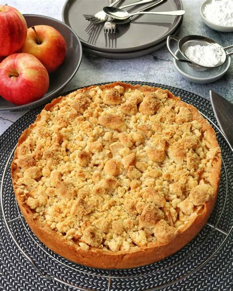 Hefeteig-Apfelkuchen mit Streuseln