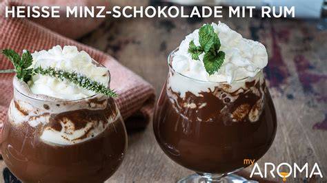 Heiße Minz-Schokolade mit Sahne
