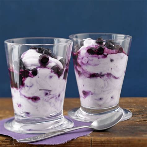 Heidelbeer-Joghurt-Dessert geschichtet