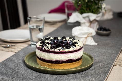 Heidelbeer-Oreo-Torte: Schokoboden, Quarkcreme, Beeren