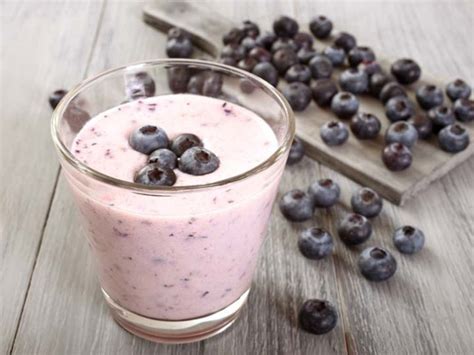 Heidelbeeren, Gelatine und Joghurt - Zubereitung der Creme