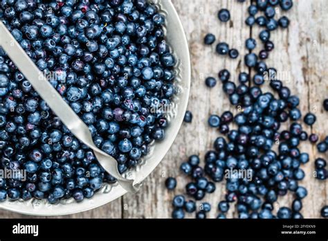 Heidelbeeren frisch im Korb