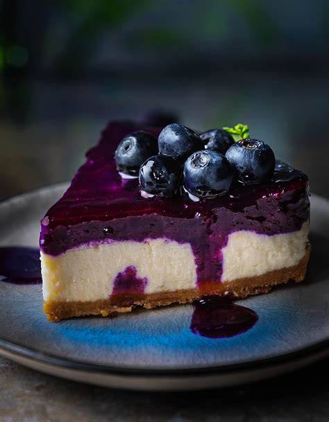 Heidelbeerkompott auf Käsekuchen