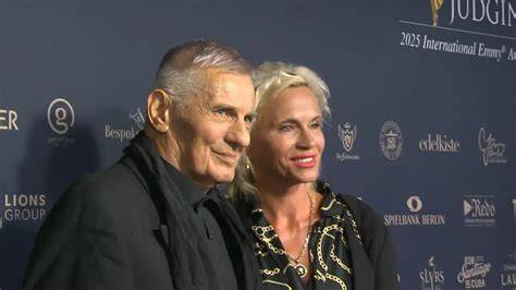 Heinz Hoenig als Arktos auf der Bühne