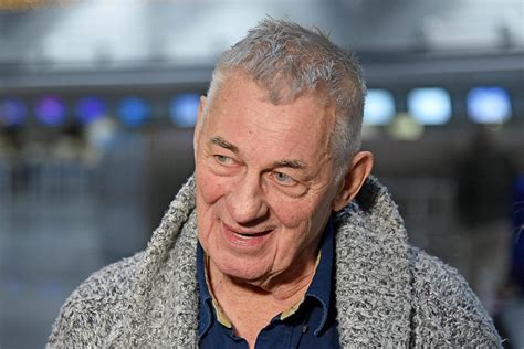 Heinz Hoenig beim Interview nach seiner Genesung, Porträt auf dem Balkon