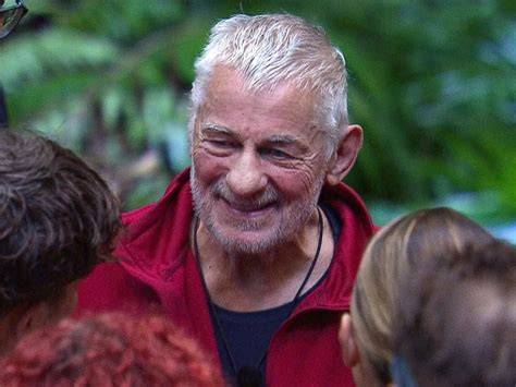 Heinz Hoenig im Lagerfeuer des Dschungelcamps