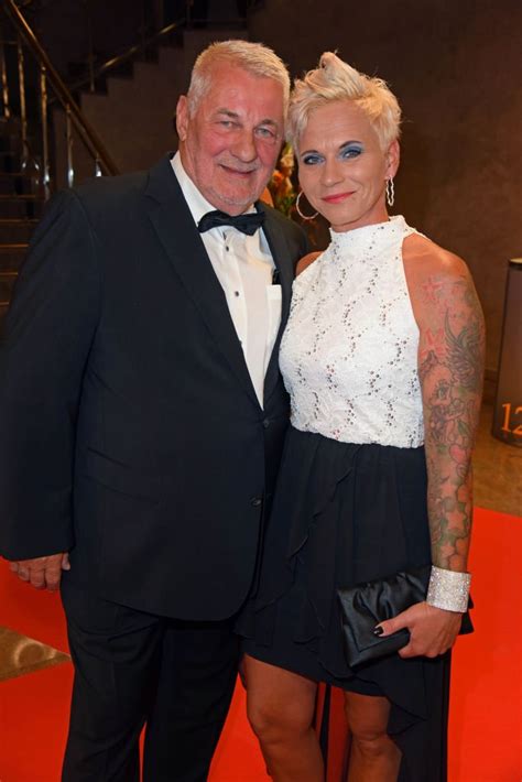 Heinz Hoenig mit Ehefrau Annika Kärsten-Hoenig und Kindern, Familienportrait