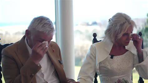 Heinz Hoenig und Annika bei der Zeremonie auf Sylt, emotionale Momente, Hochzeitskleid