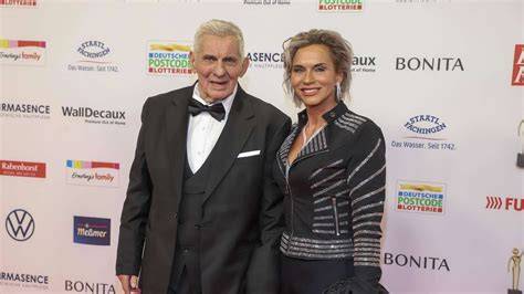 Heinz Hoenig und Ehefrau Annika beim roten Teppich