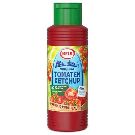 Hela Ketchup ohne Zucker Produktfoto auf einem Holztisch, daneben frische Tomaten