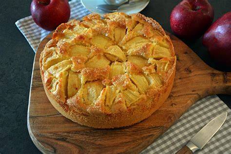 Herbstliche Apfelernte und Zutatenübersicht für Apfelkuchen