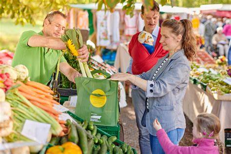 Herbstliche Zwetschgen auf dem Wochenmarkt