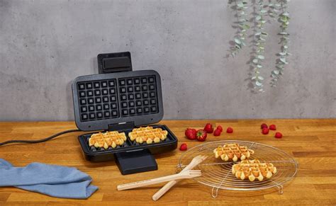 Herstellung Lütticher Waffeln mit Perlzucker, Waffeleisen