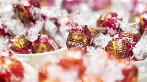 Herstellung Lindor Kugel Hohlform