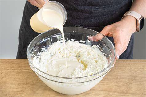 Herstellung der Quarkcreme und Aufschlagen des Eiweißes
