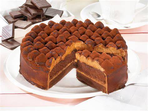 Herstellung edler Champagner-Trüffel für die Torte