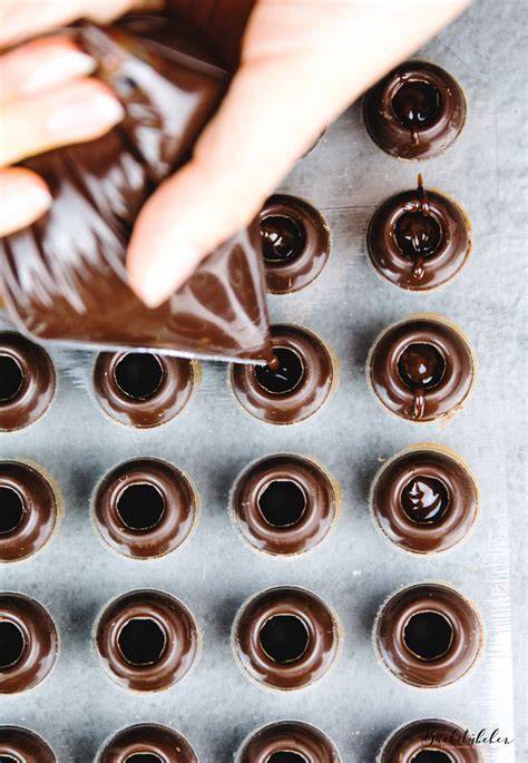 Herstellung einer Himbeer-Ganache für Pralinenfüllung