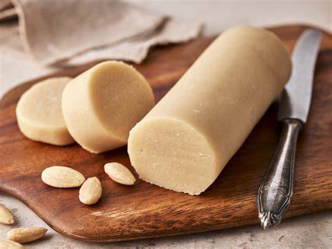 Herstellung von Marzipan in einer traditionellen Toledaner Confitería
