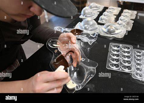 Herstellung von Ostereiern in der Migros-Fabrik Frey