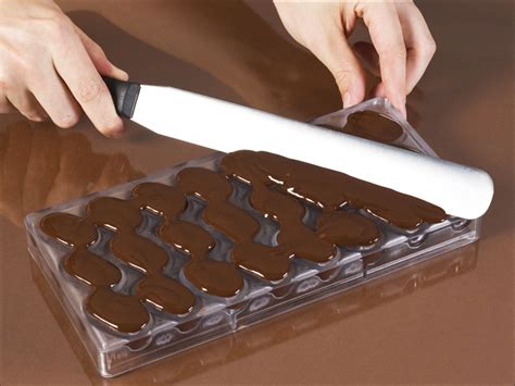 Herstellungsprozess Pralinen: Formen, Befüllen, Verschließen