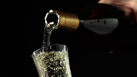 Herstellungsprozess alkoholreduzierter Sekt im Vakuum bei 35 Grad