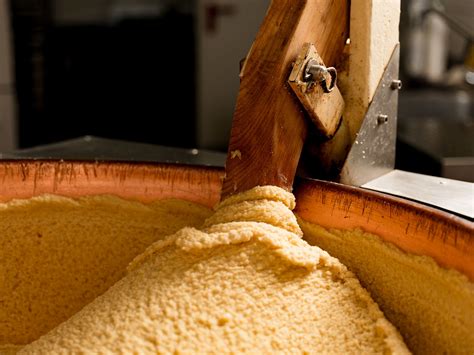 Herstellungsprozess von Marzipan: Von der Mandel zur Rohmasse