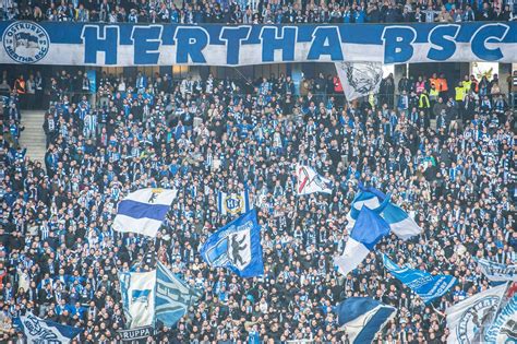 Hertha BSC Fans mit individuellem Tortenmotiv