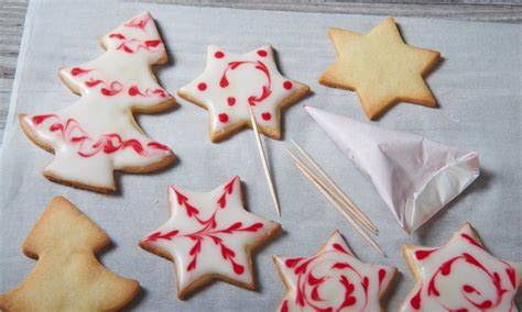 Herz-Ausstechkekse mit Zuckerguss