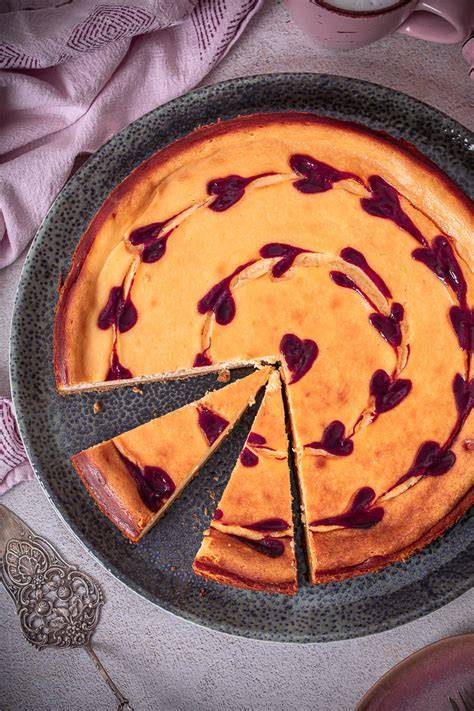 Herz-Marmeladen-Deko auf Käsekuchen