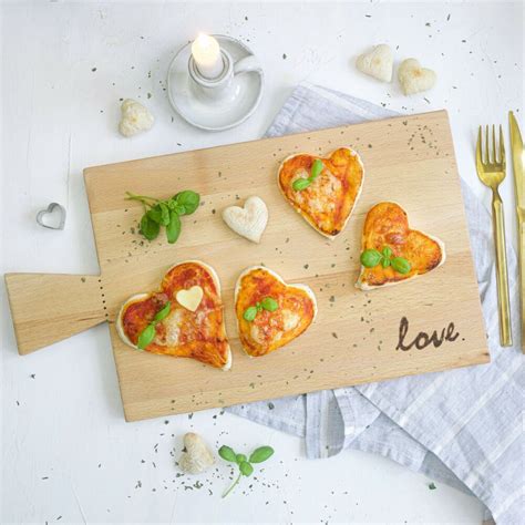 Herz-Pizza und Valentinsmenü