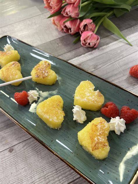 Herzelinos auf Cake Pop Stielen mit Erdbeeren