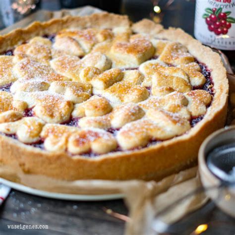 Herzen auf Linzer Torte, kreative Gestaltung in der Adventszeit