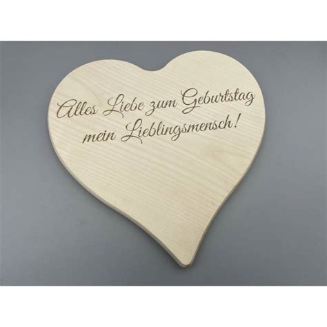 Herzform aus Schokolade, personalisiert mit Logo und Datum