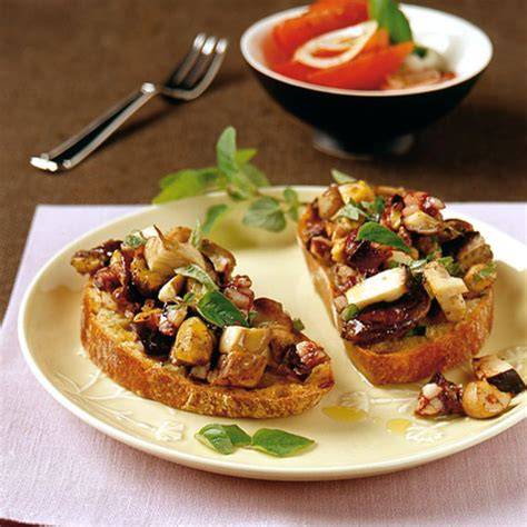 Herzhafte Crostini mit geröstetem Panettone