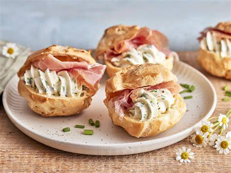 Herzhafte Windbeutel mit Schinken und Frischkäse