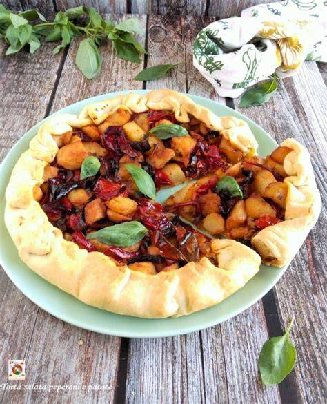 Herzhafter Kuchen mit Paprika und Schinken