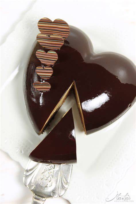 Herztorte mit Rumkugeln und Kaffeemousse