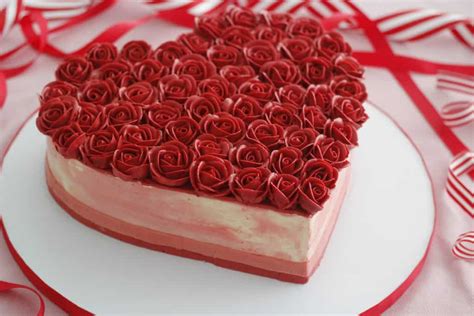 Herztorte mit handgefertigten Zuckerrosen