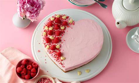 Herztorte ohne Backen: Frische Himbeeren und Sahne