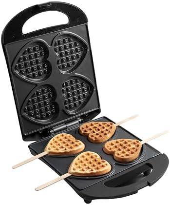 Herzwaffeleisen mit frischen Waffeln